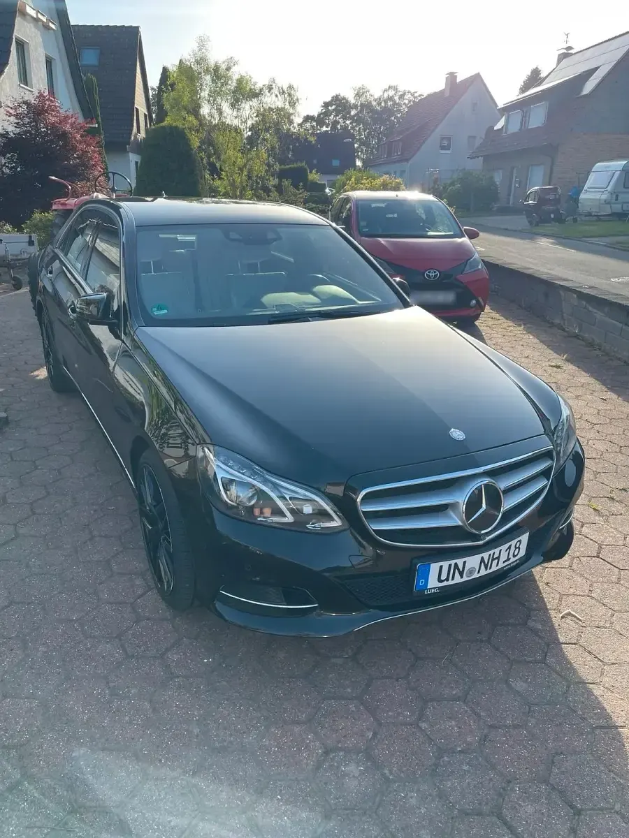 Gebraucht Mercedes E250 204 PS (150 kW) 2015 Schwarz Limousine