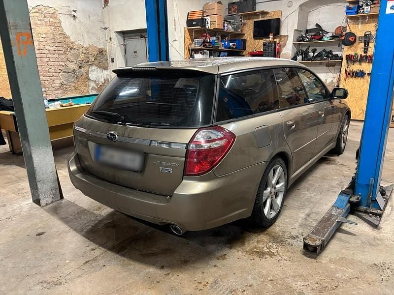 Gebraucht Subaru Legacy 150 PS (110 kW) 2009 Gold Kombi