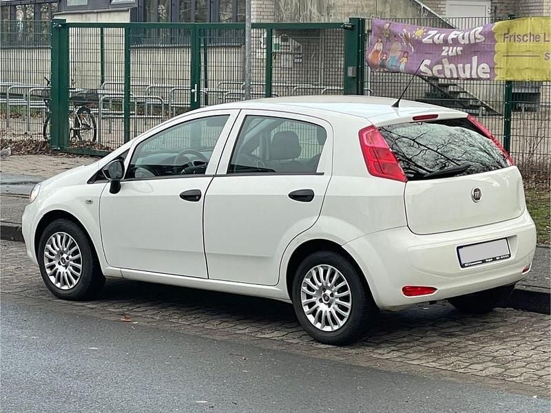 Gebraucht Fiat Punto 69 PS (50 kW) 2017 Weiß Kleinwagen