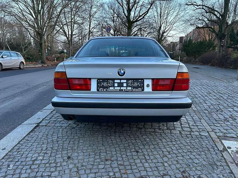 Second-hand BMW 520 150 CP (110 kW) 1993 Argintiu Berlinǎ