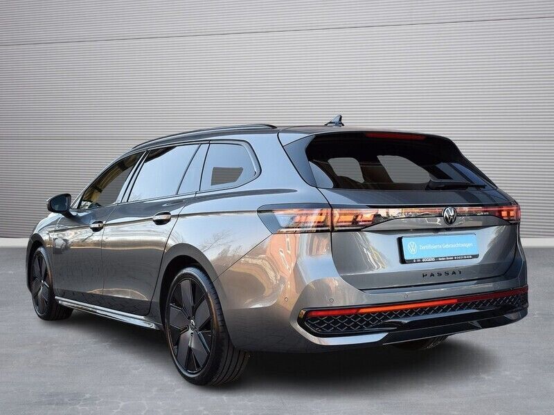 Gebraucht VW Passat R-line 150 PS (110 kW) 2024 Grau Kombi