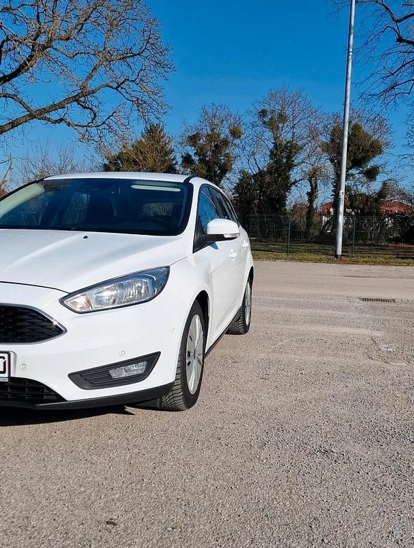 Gebraucht Ford Focus 125 PS (91 kW) 2016 Weiß Kombi