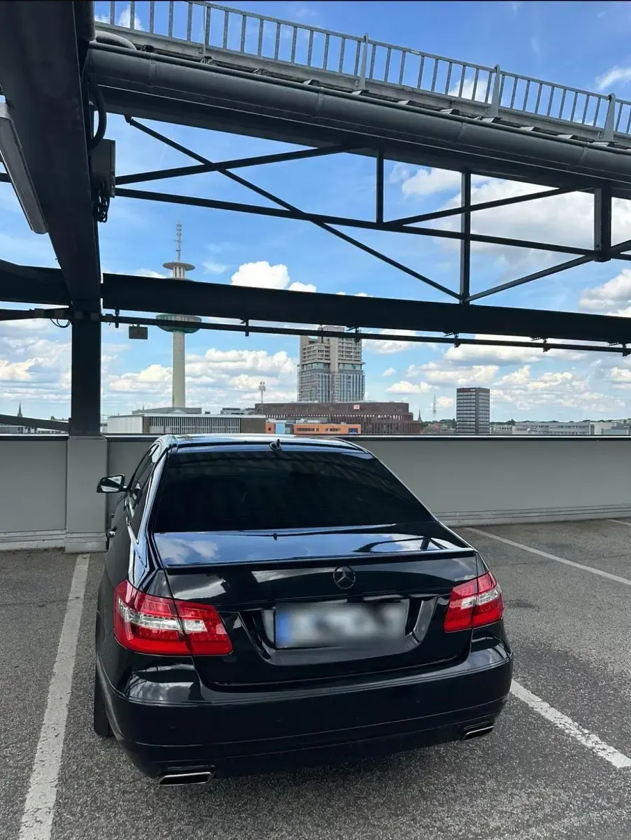 Gebraucht Mercedes E350 292 PS (214 kW) 2009 Schwarz Limousine
