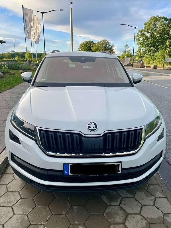 Weiß Gebraucht 2021 Skoda Kodiaq Clever SUV | 24.900 € (Fairer Preis) - Bild 1/4