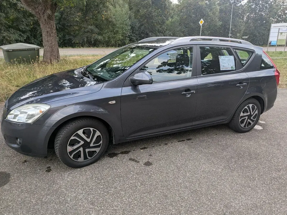 Gebraucht Kia Ceed Sportswagon 109 PS (80 kW) 2009 Andere farben Kombi