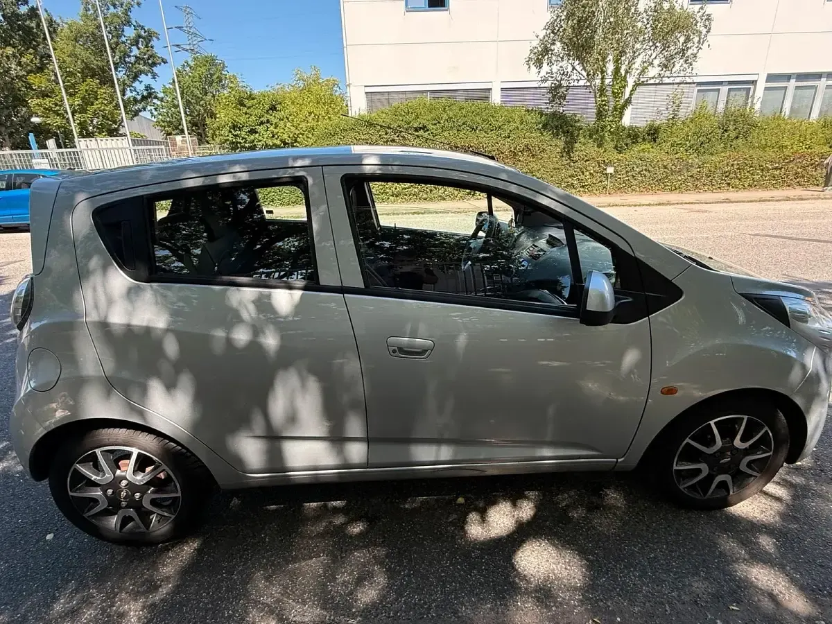 Gebraucht Chevrolet Spark 68 PS (50 kW) 2011 Grau Kleinwagen