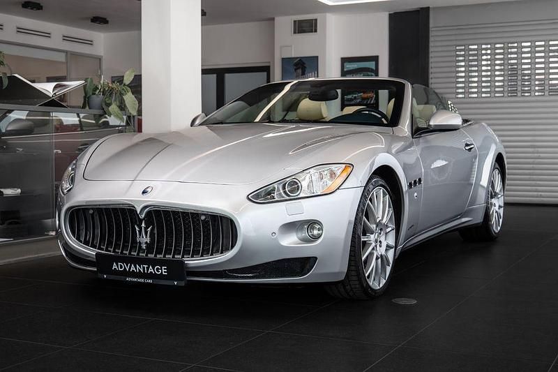 Silber Gebraucht 2010 Maserati GranCabrio Cabrio | 56.700 € - Bild 1/4