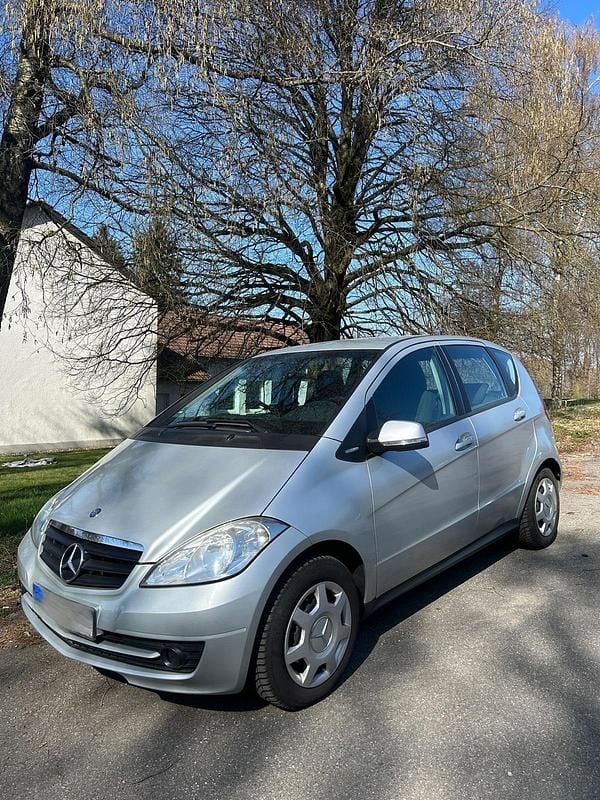 Gebraucht Mercedes A160 95 PS (69 kW) 2010 Silber Limousine
