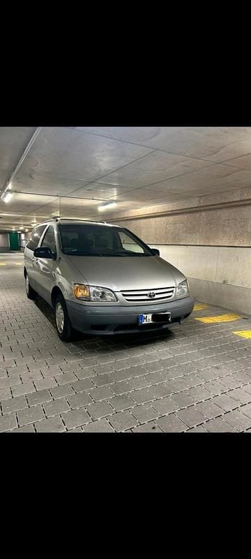 Grün Gebraucht 2003 Toyota Sienna Van / Kleinbus | 3.800 € - Bild 1/4