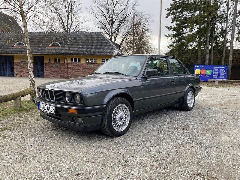 Schwarz Gebraucht 1989 BMW 325 Performance Coupé | 23.750 € - Bild 1/4