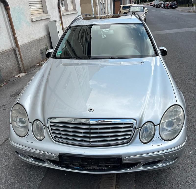 Silber Gebraucht 2005 Mercedes E280 Kombi | 3.200 € - Bild 1/4