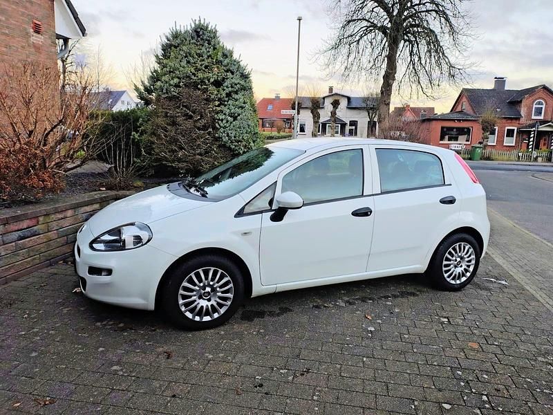 Gebraucht Fiat Punto 69 PS (50 kW) 2017 Weiß Kleinwagen