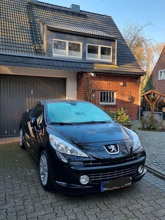Schwarz Gebraucht 2010 Peugeot 207 CC Roland Garros Cabrio | 6.900 € (Teuer) - Bild 1/3