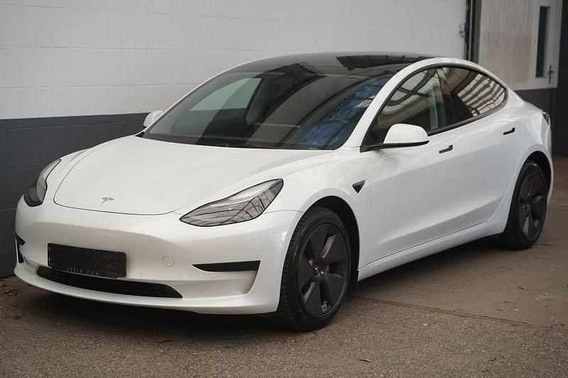 Gebraucht Tesla Model 3 Standard Range 239 kW (325 PS) 2021 Weiß Limousine