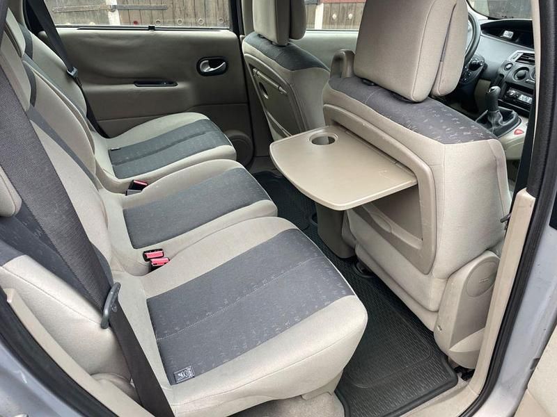 Gelb Gebraucht 2005 Renault Scénic II Avantage Van / Kleinbus | 1.999 € (Fairer Preis) - Bild 1/4