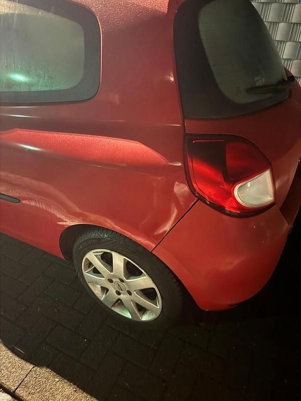 Gebraucht Renault Clio II 75 PS (55 kW) 2009 Rot Kleinwagen