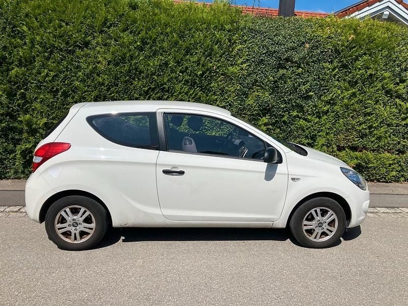 Weiß Gebraucht 2012 Hyundai i20 Kleinwagen | 1.490 € (Superpreis) - Bild 1/4