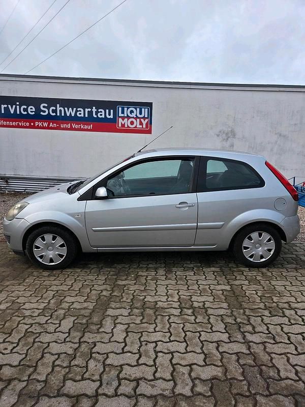 Silber Gebraucht 2008 Ford Fiesta Kleinwagen | 1.900 € (Teuer) - Bild 1/4