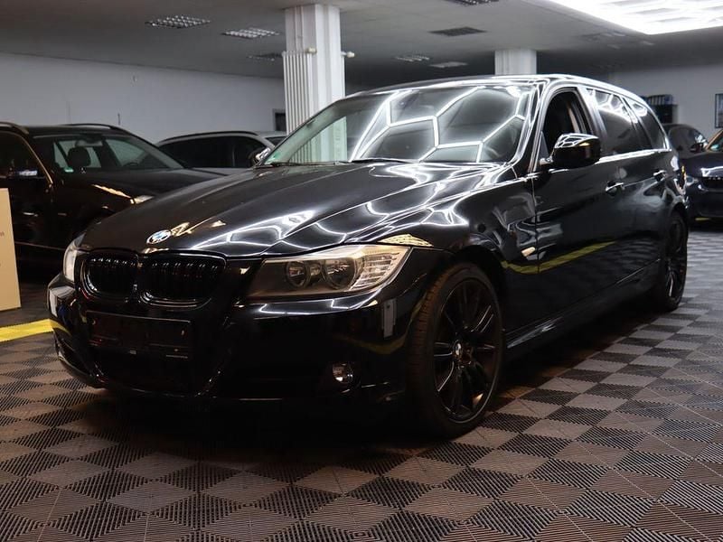 Gebraucht BMW 330 245 PS (180 kW) 2011 Schwarz Kombi