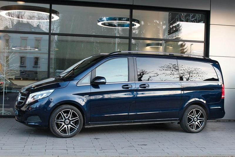 Blau Gebraucht 2014 Mercedes V250 Avantgarde Edition Van / Kleinbus | 24.990 € (Fairer Preis) - Bild 1/4