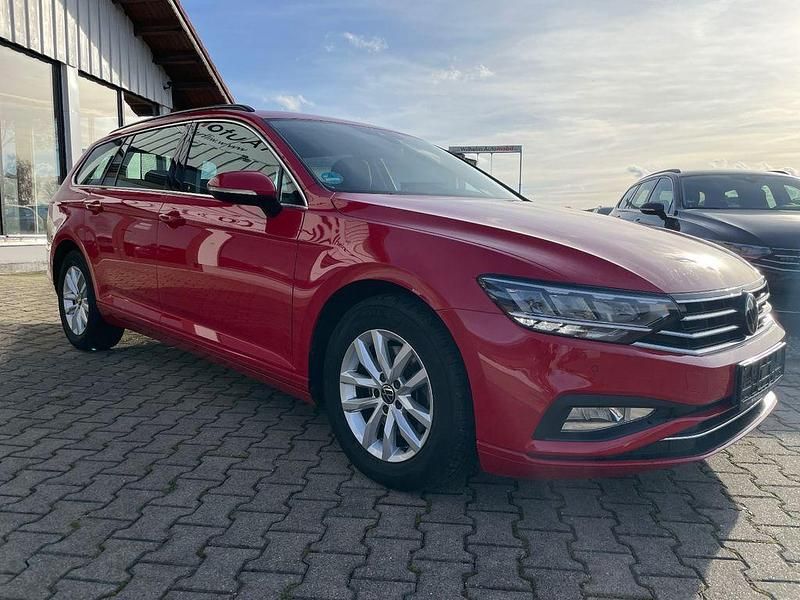Gebraucht VW Passat Business 122 PS (89 kW) 2023 Rot Kombi
