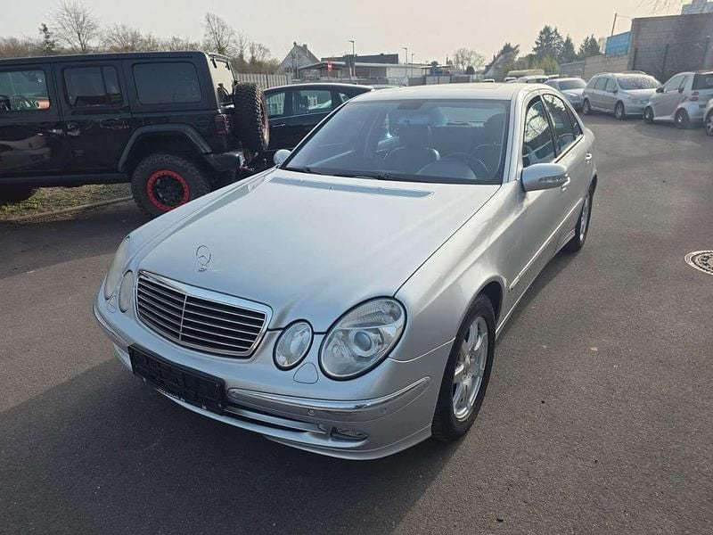 Gebraucht Mercedes E200 163 PS (119 kW) 2005 Silber Limousine