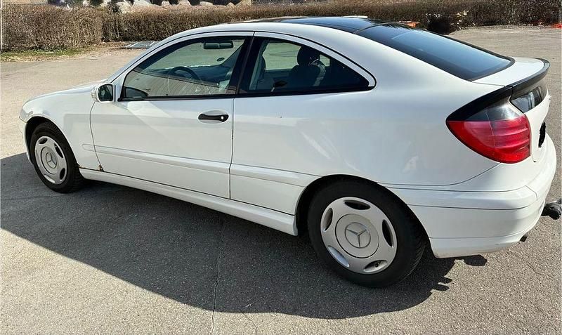 Gebraucht Mercedes C180 129 PS (94 kW) 2001 Weiß Coupé