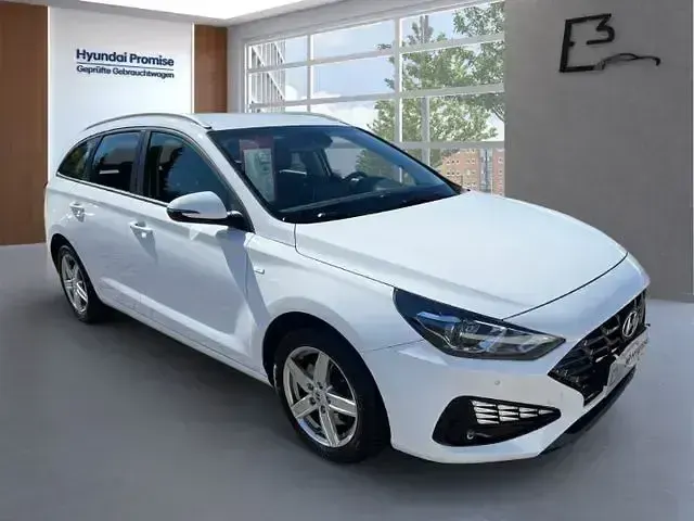 Gebraucht Hyundai i30 Comfort 136 PS (100 kW) 2022 Weiß Kombi