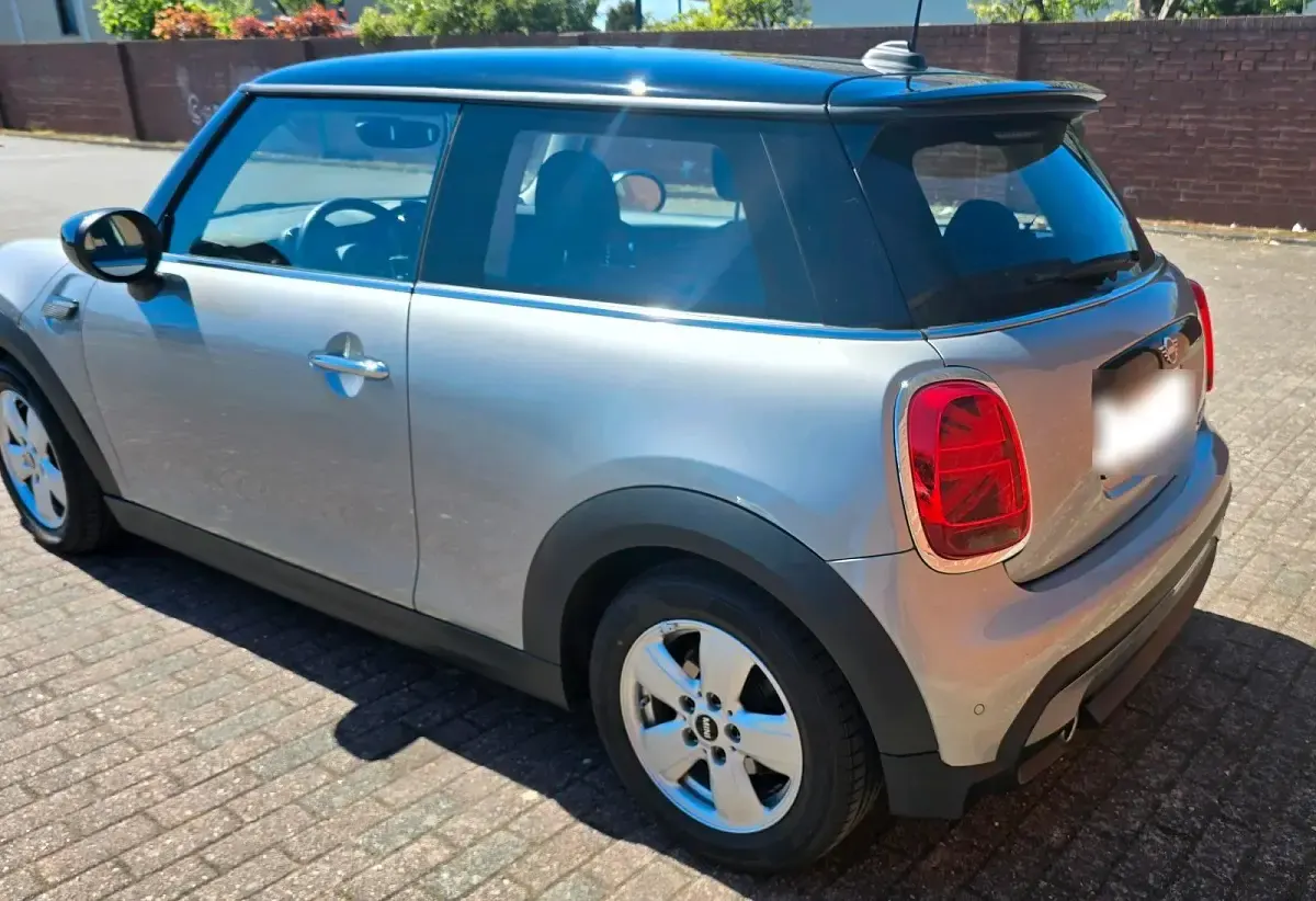 Gebraucht Mini Cooper Essential 136 PS (100 kW) 2023 Grau Kleinwagen