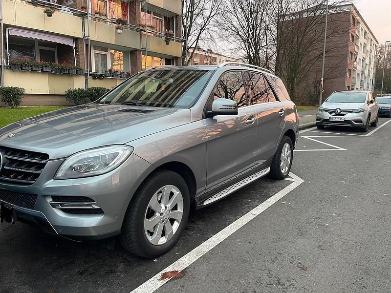 Andere farben Gebraucht 2014 Mercedes ML250 SUV | 16.299 € (Guter Preis) - Bild 1/4
