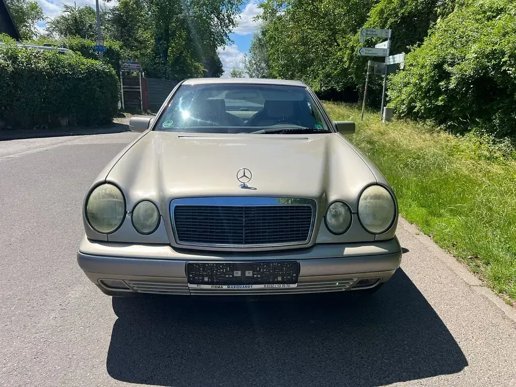 Gebraucht Mercedes E280 Elegance 204 PS (150 kW) 1997 Gold Limousine