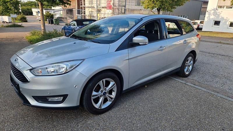 Silber Gebraucht 2016 Ford Focus Business Edition Limousine | 6.900 € (Fairer Preis) - Bild 1/4
