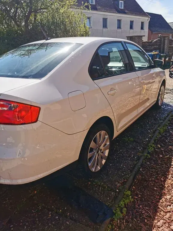 Usado Seat Toledo Reference 110 CV (80 kW) 2016 Blanco Utilitario