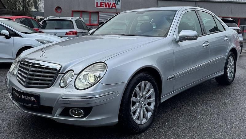 Silber Gebraucht 2008 Mercedes E230 Limousine | 8.990 € (Superpreis) - Bild 1/4