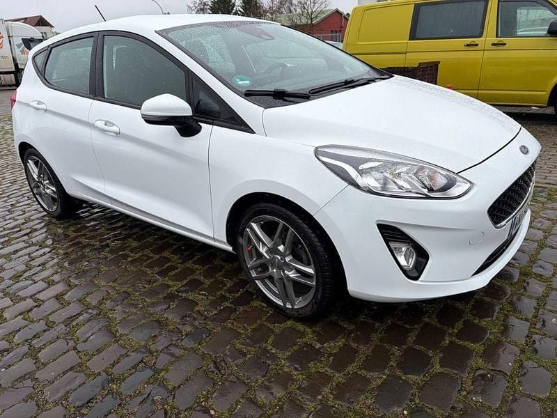 Gebraucht Ford Fiesta Cool & Connect 71 PS (52 kW) 2018 Weiß Kleinwagen