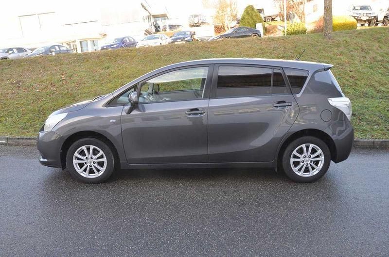 Gebraucht Toyota Verso Edition 147 PS (108 kW) 2011 Grau Van / Kleinbus