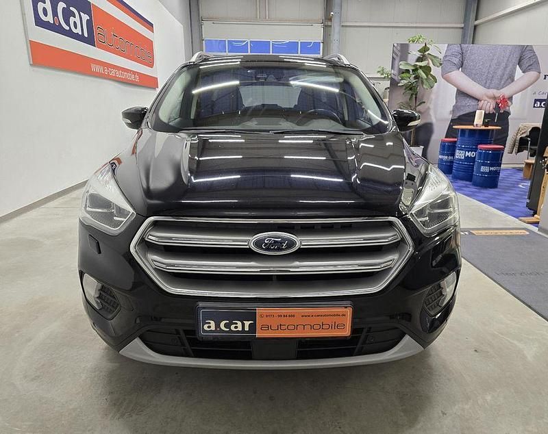 Gebraucht Ford Kuga Titanium 150 PS (110 kW) 2017 Schwarz SUV