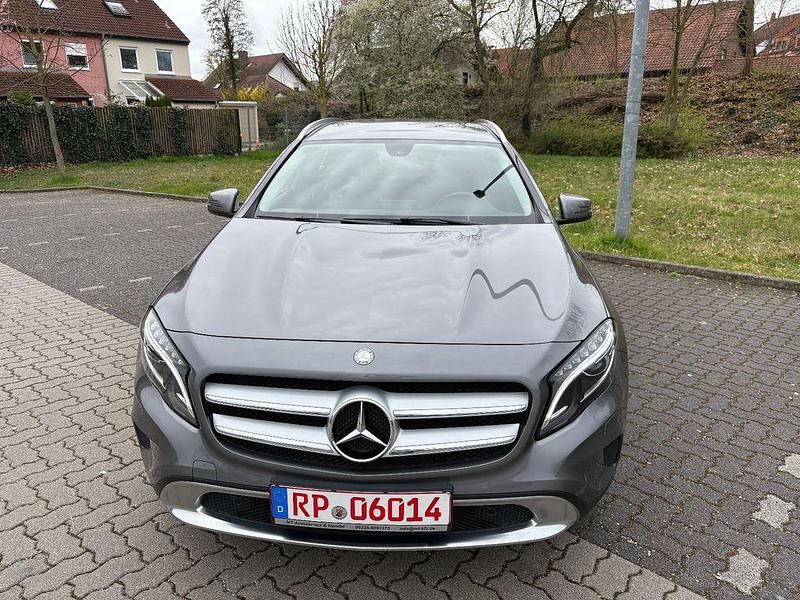 Gebraucht Mercedes GLA200 156 PS (114 kW) 2015 Grau SUV
