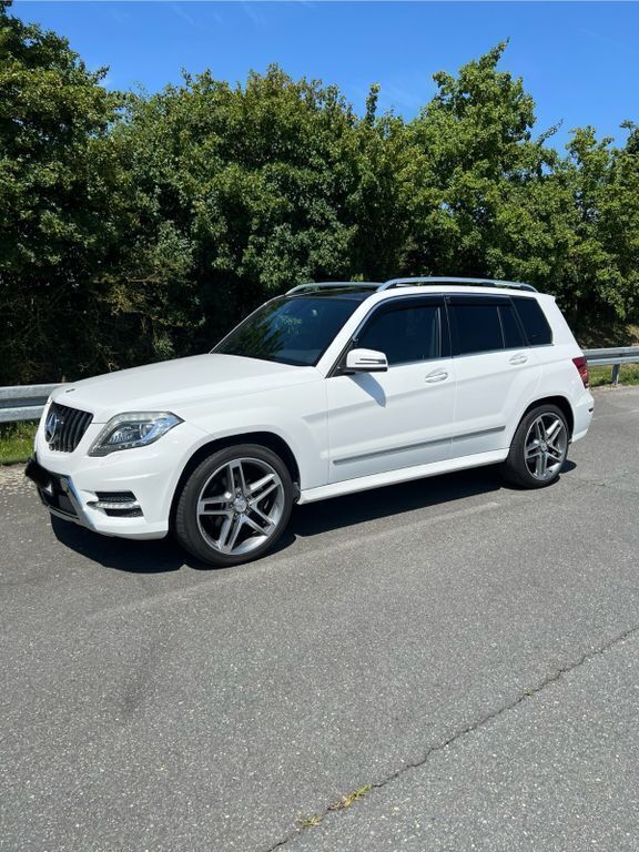 Weiß Gebraucht 2013 Mercedes GLK350 AMG line SUV | 24.400 € (Fairer Preis) - Bild 1/4