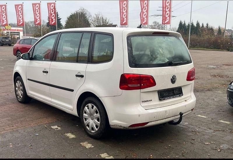 Gebraucht VW Touran Trendline 105 PS (77 kW) 2012 Weiß Van / Kleinbus