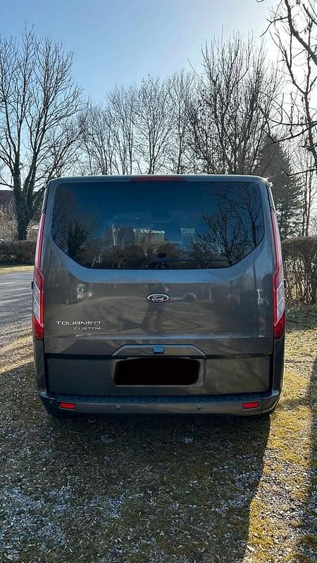 Gebraucht Ford Tourneo 130 PS (95 kW) 2017 Grau Van / Kleinbus