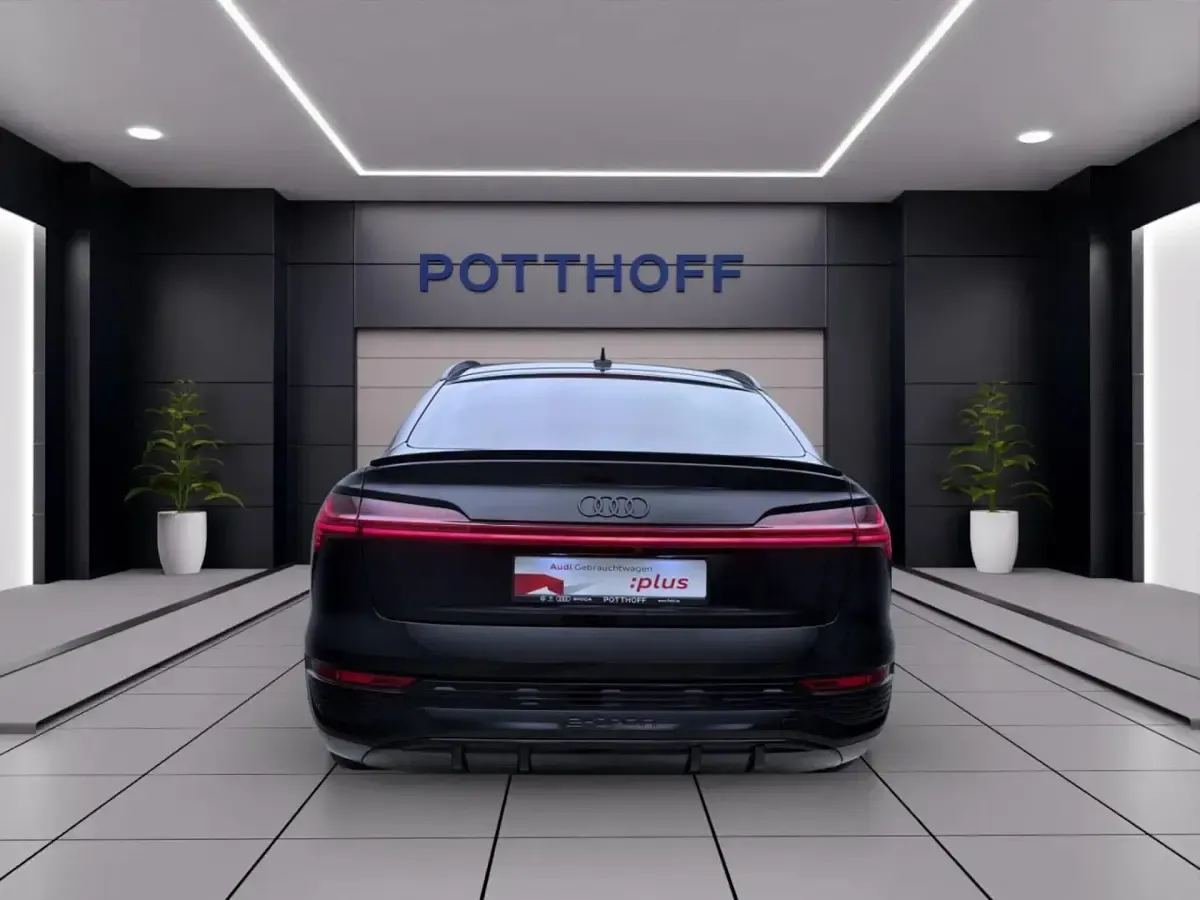 Gebraucht Audi Q8 Sportback e-tron S-Line 300 kW (408 PS) 2024 Mythosschwarz metallic SUV