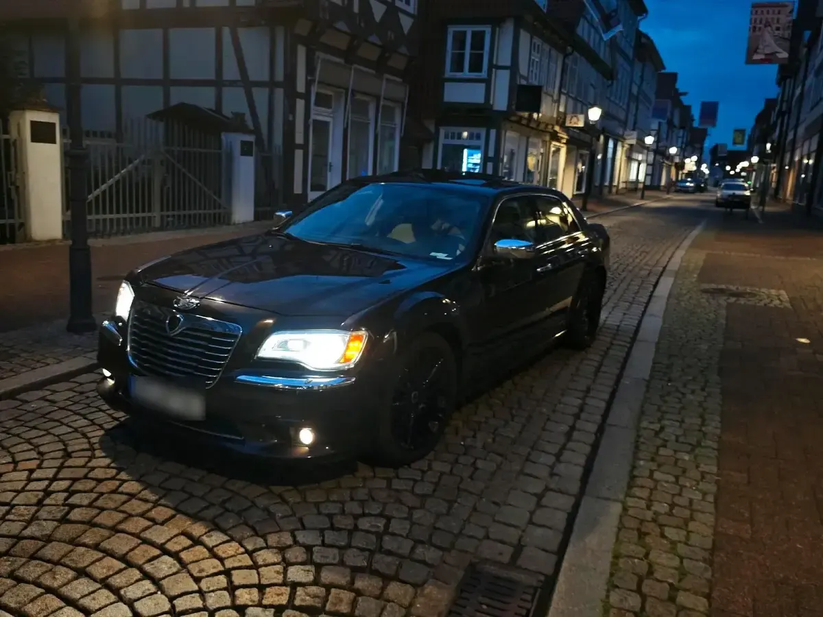 Gebraucht Chrysler 300C Executive 239 PS (175 kW) 2012 Braun Limousine