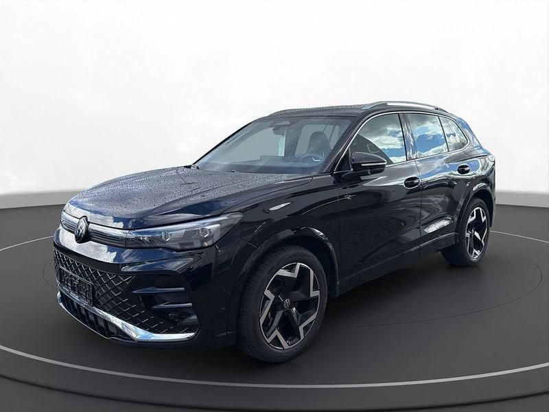 Gebraucht VW Tiguan R-line 150 PS (110 kW) 2024 Deep black perleffekt SUV