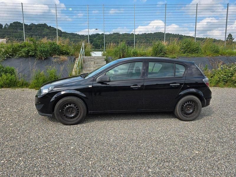 Schwarz Gebraucht 2009 Opel Astra Innovation Limousine | 2.000 € (Guter Preis) - Bild 1/4