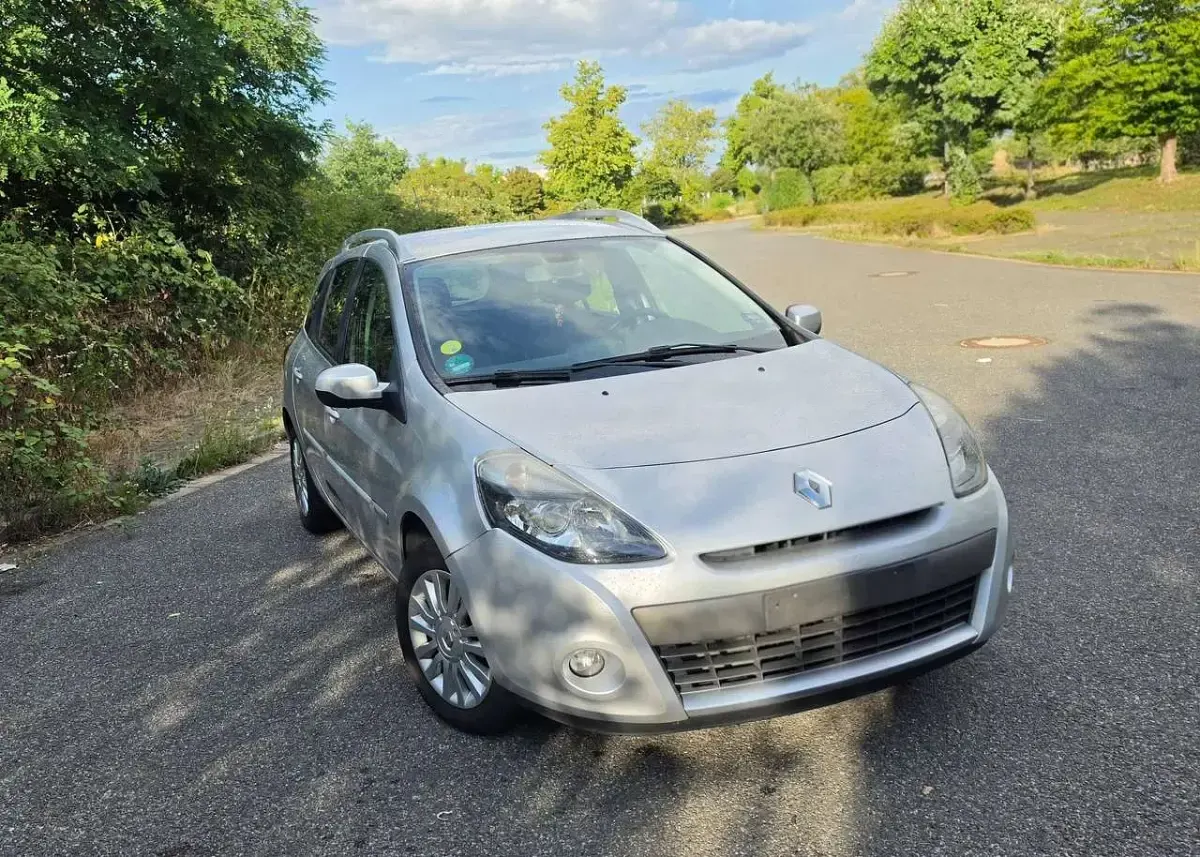 Gebraucht Renault Clio 101 PS (74 kW) 2009 Silber Kombi