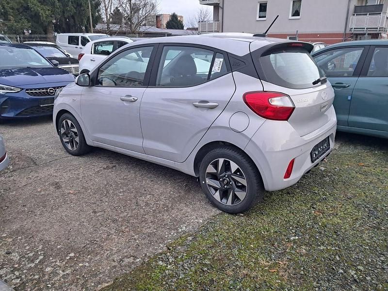 Neu Hyundai i10 79 PS (58 kW) 2025 Grau Kleinwagen