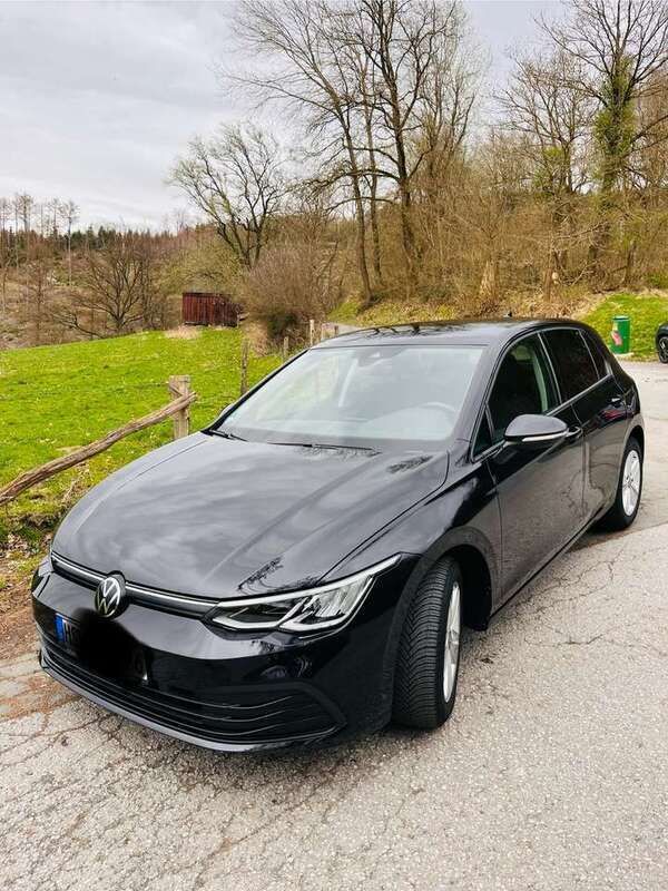 Schwarz Gebraucht 2021 VW Golf VIII Life Limousine | 16.000 € (Guter Preis) - Bild 1/4