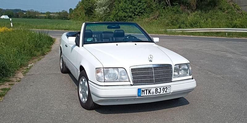 Weiß Gebraucht 1994 Mercedes E220 Cabrio | 28.000 € - Bild 1/4