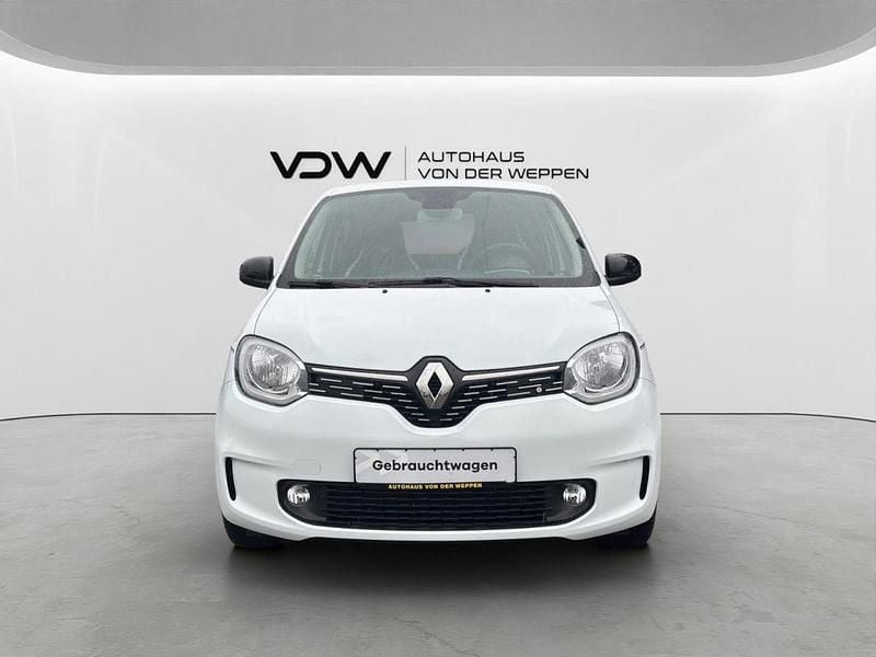 Second-hand Renault Twingo Techno 60 kW (82 CP) 2022 Alb Hatchback